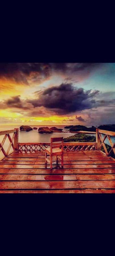 ホテル Arrys Watukarung Surfcamp Kalak エクステリア 写真