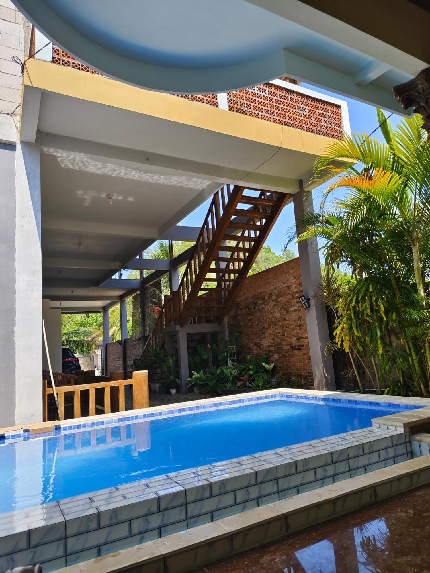 ホテル Arrys Watukarung Surfcamp Kalak エクステリア 写真