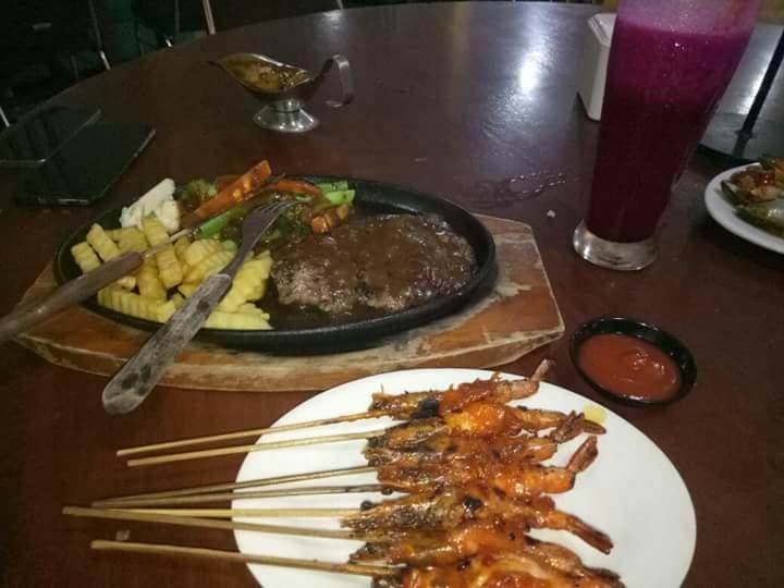 ホテル Arrys Watukarung Surfcamp Kalak エクステリア 写真