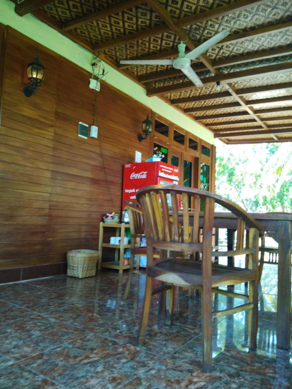ホテル Arrys Watukarung Surfcamp Kalak エクステリア 写真
