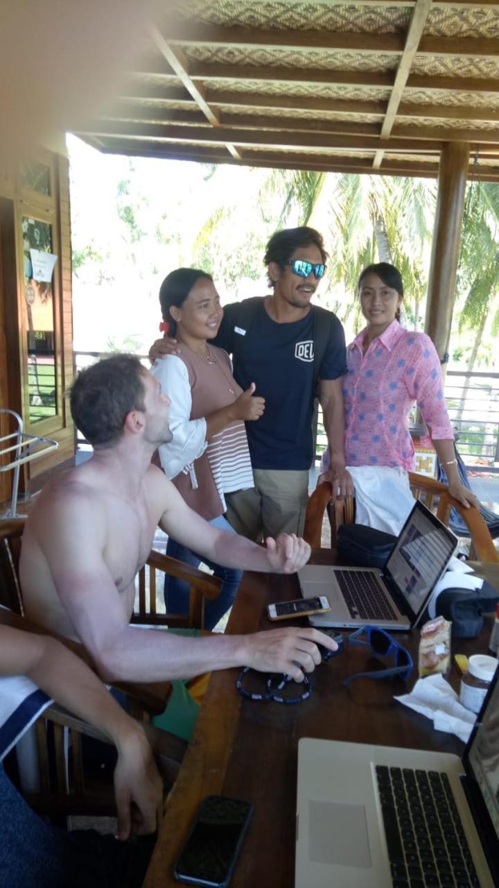 ホテル Arrys Watukarung Surfcamp Kalak エクステリア 写真
