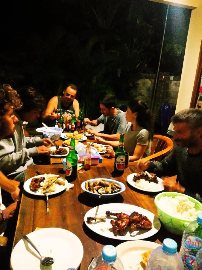 ホテル Arrys Watukarung Surfcamp Kalak エクステリア 写真