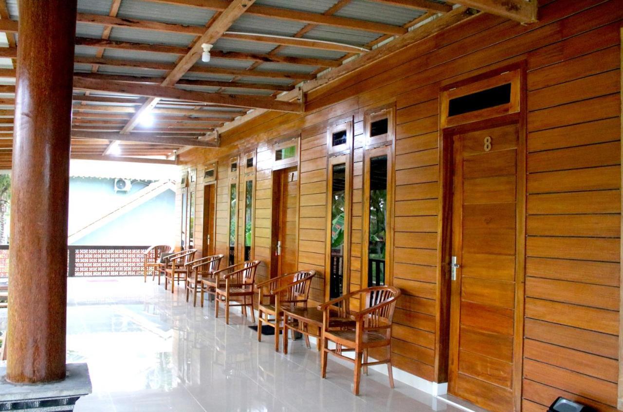 ホテル Arrys Watukarung Surfcamp Kalak エクステリア 写真