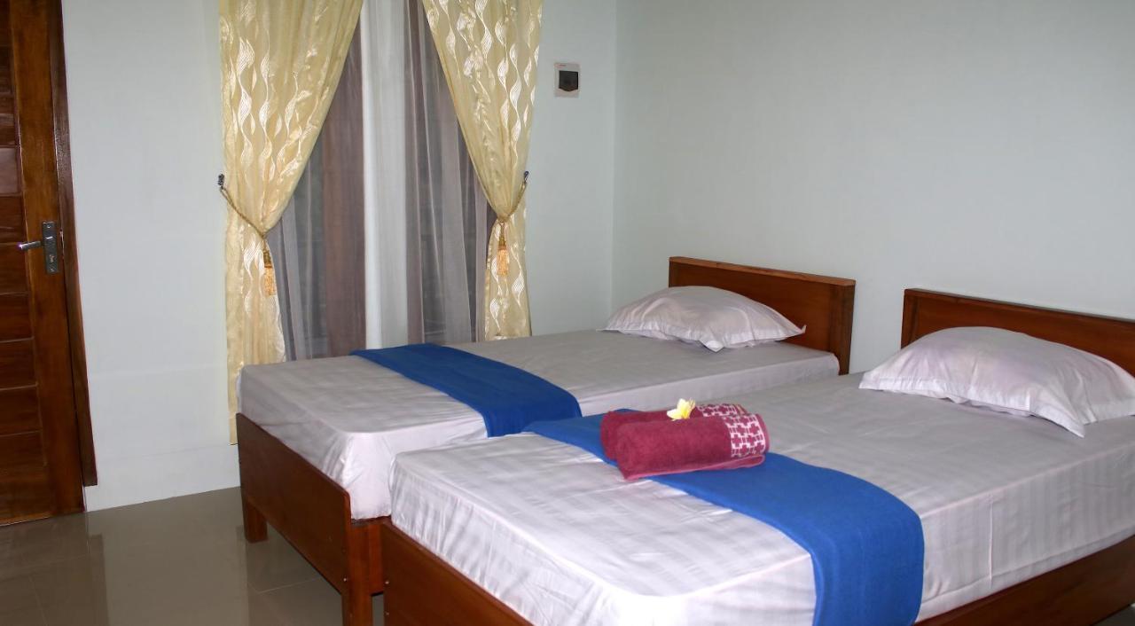 ホテル Arrys Watukarung Surfcamp Kalak エクステリア 写真