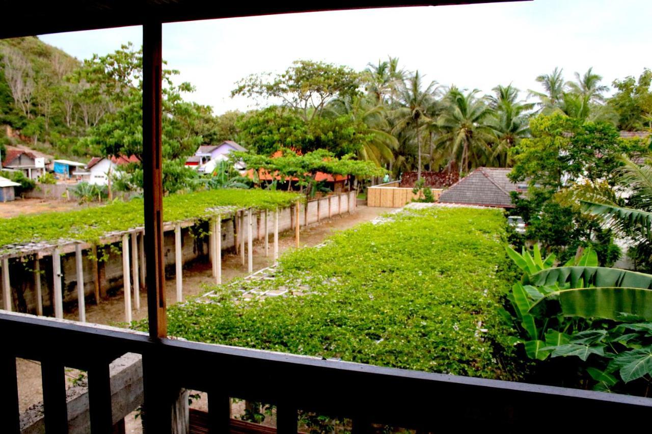 ホテル Arrys Watukarung Surfcamp Kalak エクステリア 写真
