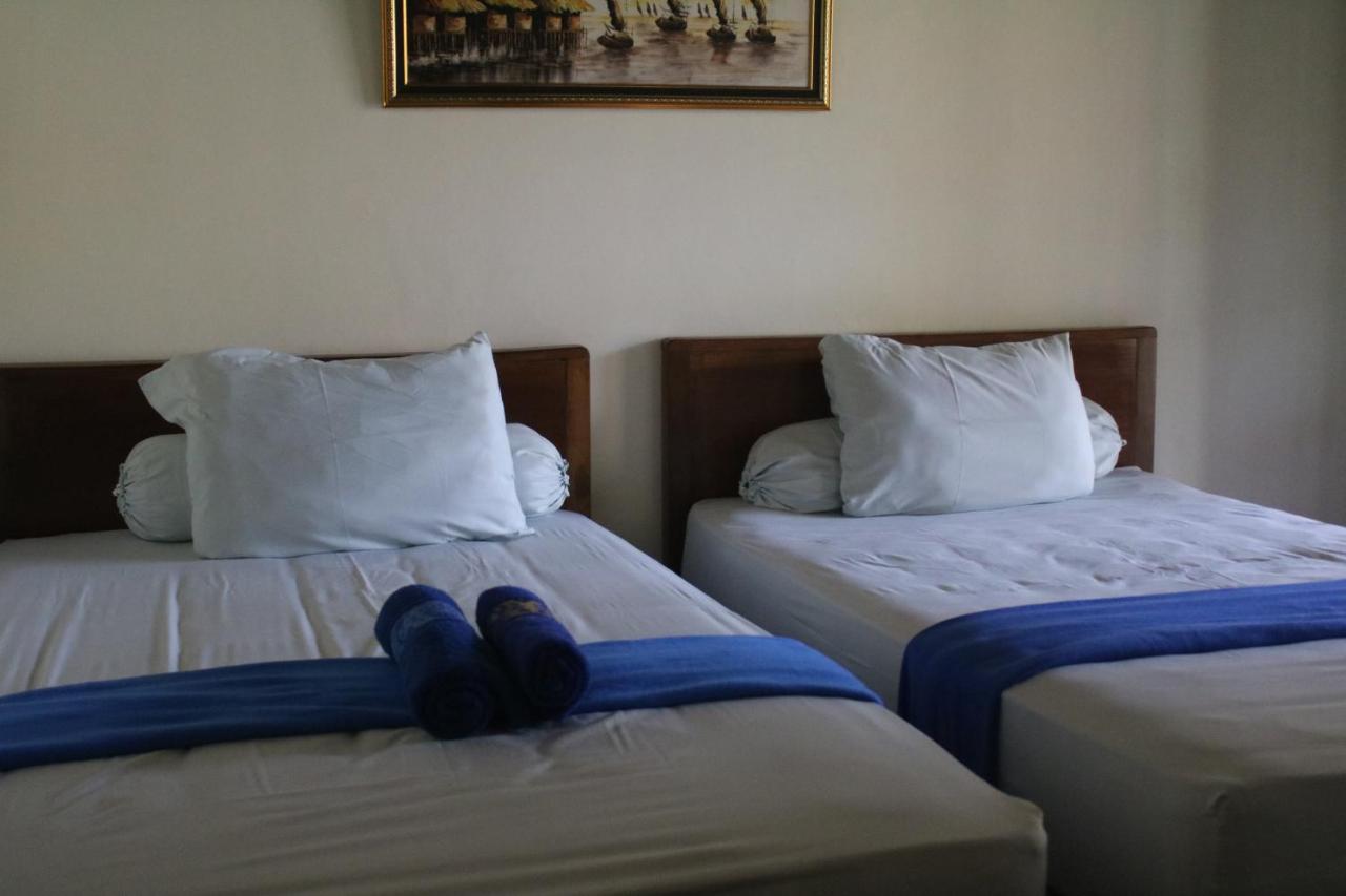 ホテル Arrys Watukarung Surfcamp Kalak エクステリア 写真