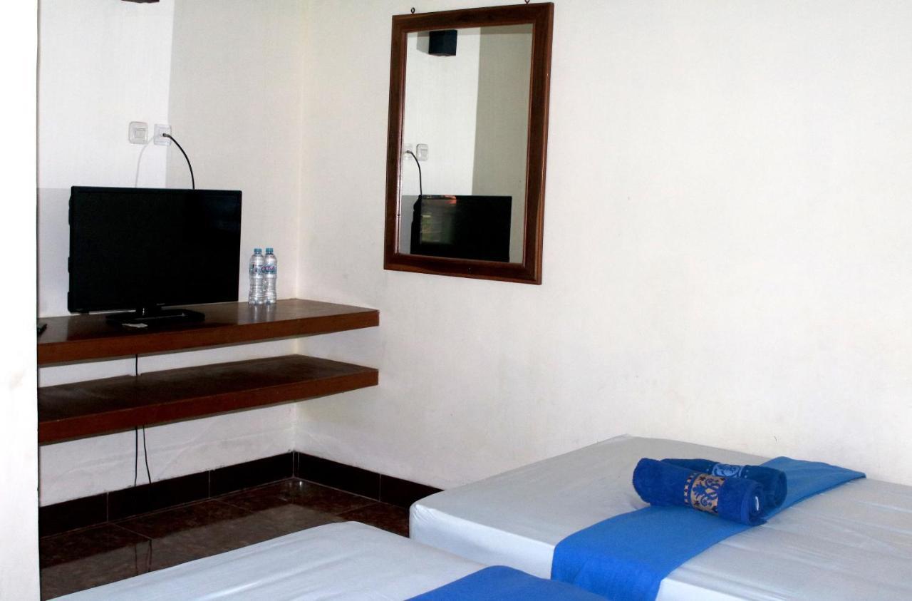 ホテル Arrys Watukarung Surfcamp Kalak エクステリア 写真